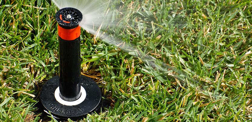 Sprey gövdelerinin birçok adı vardır: pop up sprinkler, sprinkler başlık, sisleme başlığı veya sprinkler ve bunlar herhangi bir sulama sisteminin gerçek iş gücüdür.